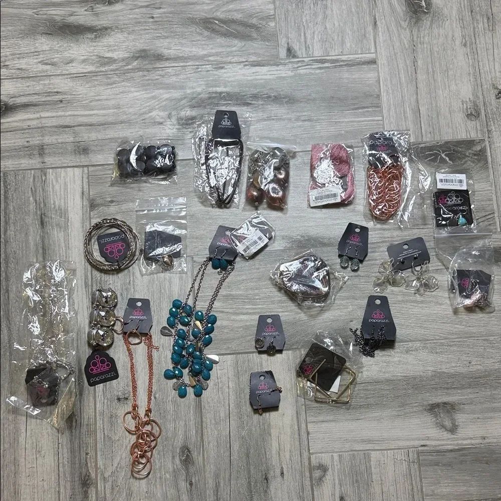 paparazzi Jewelry Bundle of 21 pieces